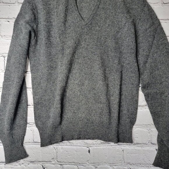Vintage Trent 74 Robert Bruce 100% 2-Ply Wool Gray Vneck Sweater Size M - Picture 3 of 10